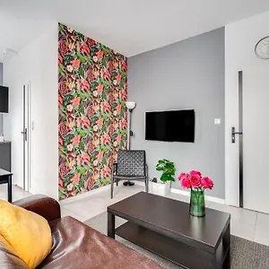  Apartment Monkey ~ 700m Main Square ~ Self Check-in 24h